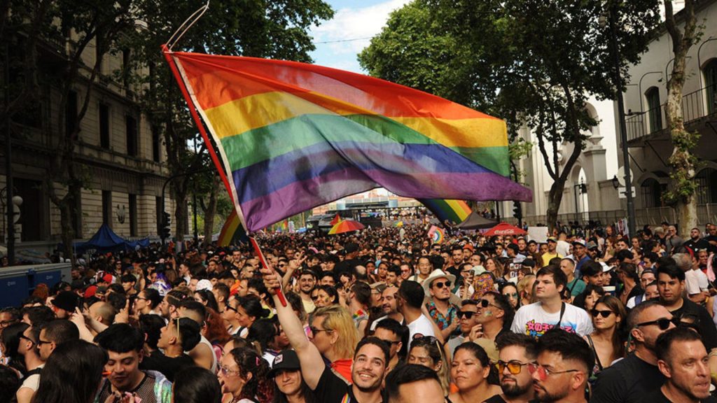 destinos LGBTQIA+, turismo LGBTQIA+, viagens seguras LGBTQIA+, diversidade no turismo, roteiro LGBTQIA+ internacional